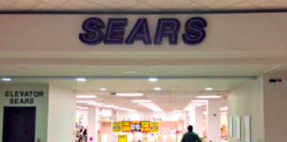 Photos of the Day: Sears Canada Closes Remaining Stores