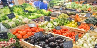 Carbon Tax Will Increase Grocery Prices in Canada: Expert