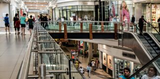 Staff Shortages Create Emergency Situation for Canadian Retailers