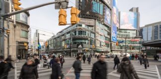 How Canadian Retailers Can Utilize Mobile & Social Channels to Boost Footfall and Revenue